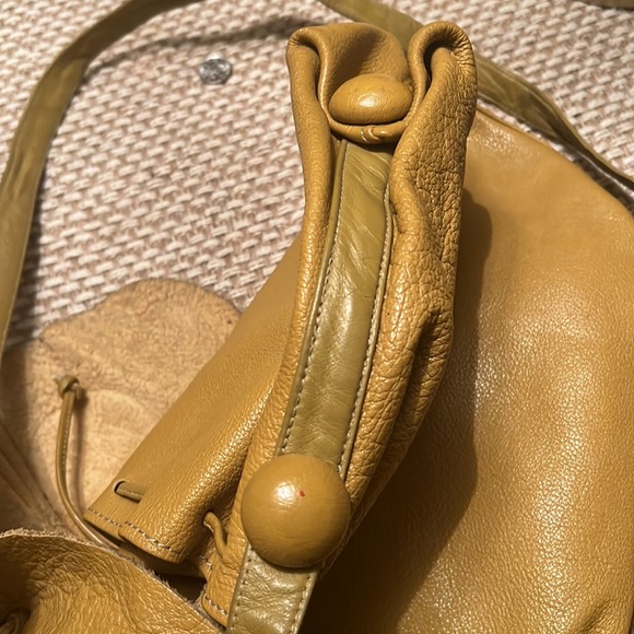 Carlos falchi gold gold yellow buffallo shoulder used - Picture 5 of 6